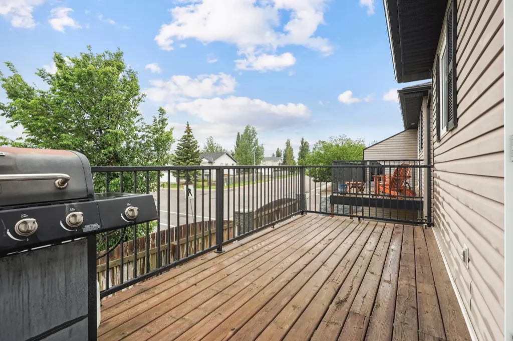 762 Heritage Boulevard W Lethbridge AB T1K 0W1
