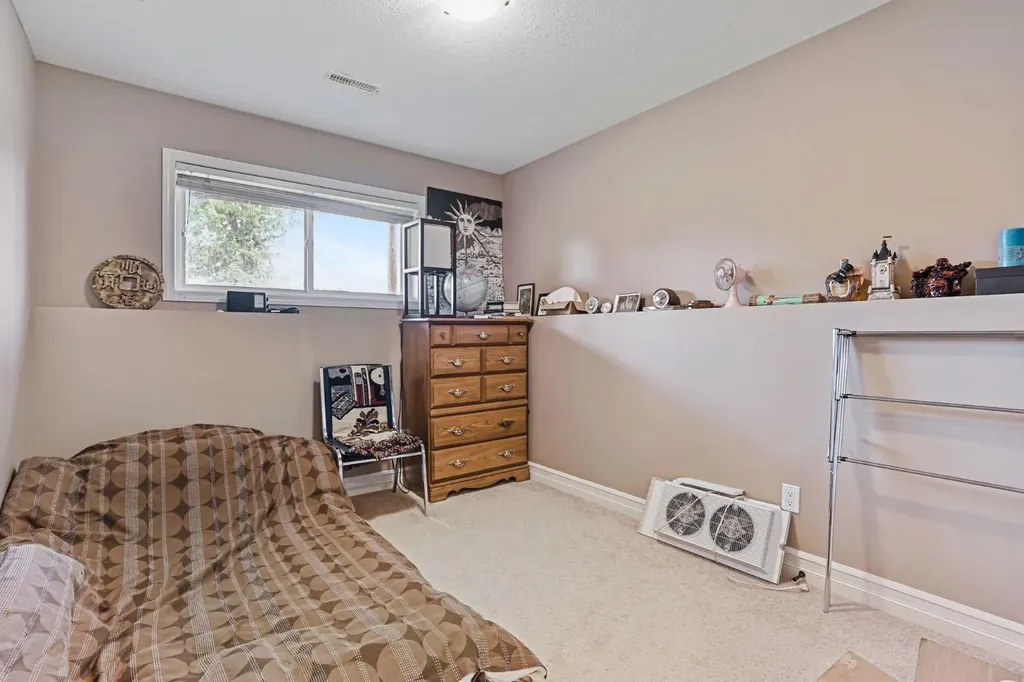 762 Heritage Boulevard W Lethbridge AB T1K 0W1