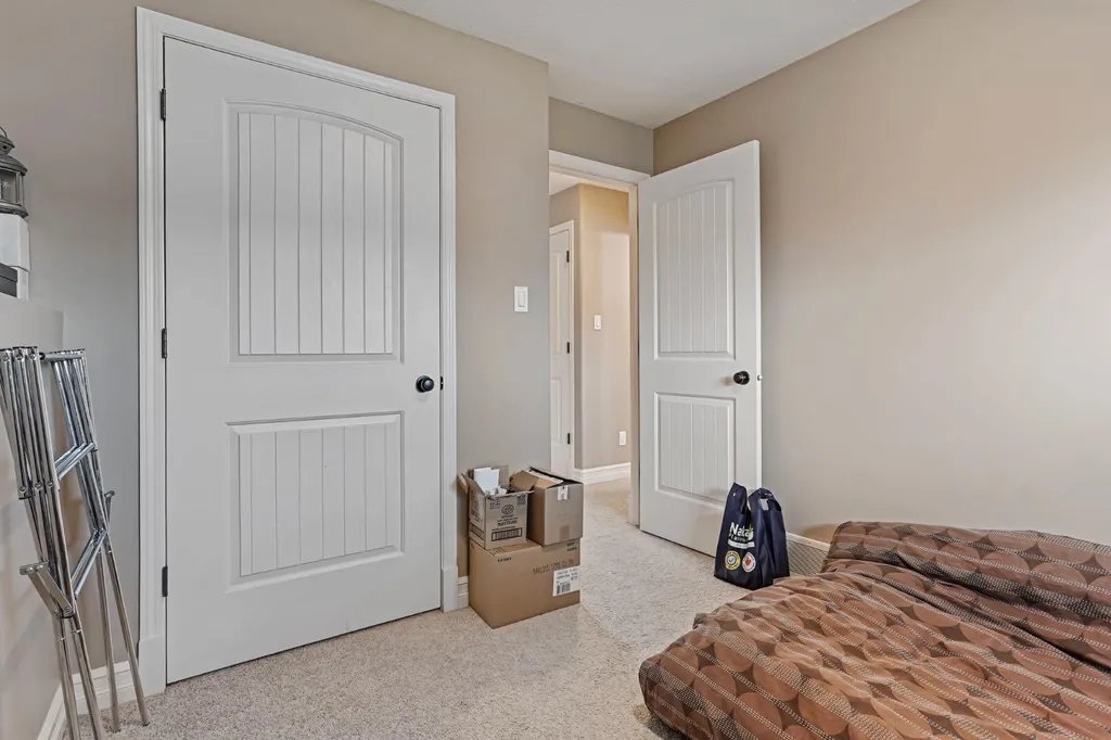 762 Heritage Boulevard W Lethbridge AB T1K 0W1