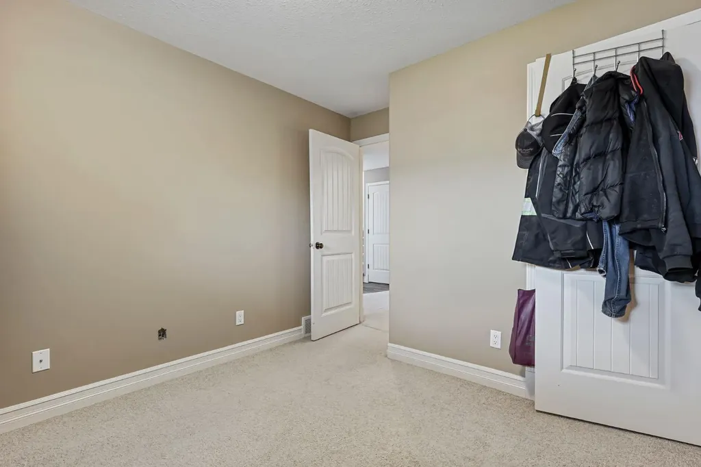 762 Heritage Boulevard W Lethbridge AB T1K 0W1