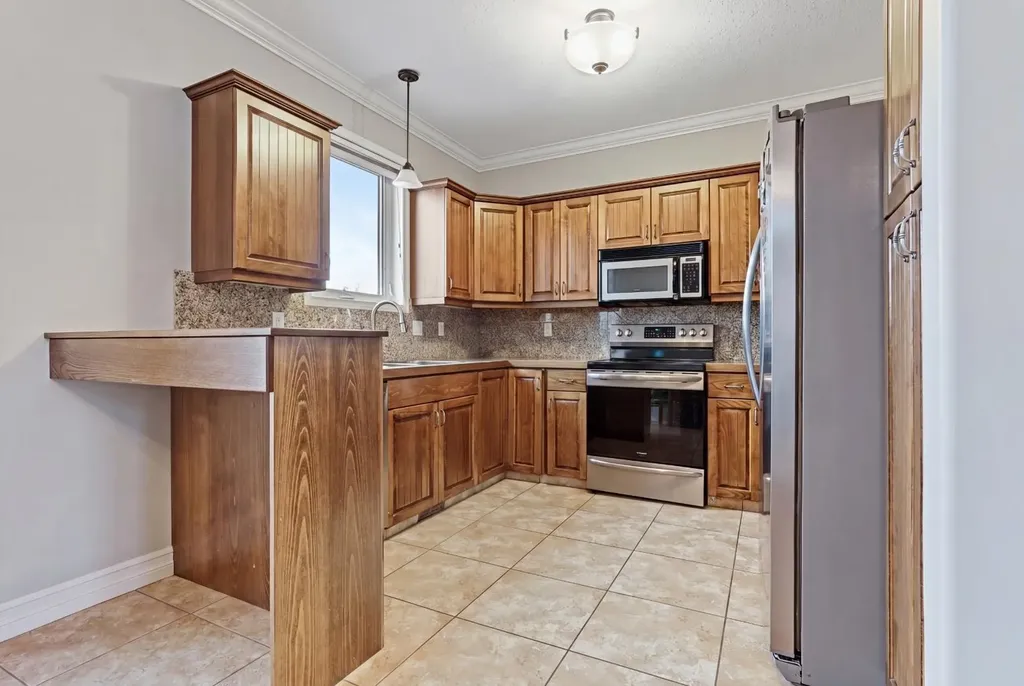 762 Heritage Boulevard W Lethbridge AB T1K 0W1