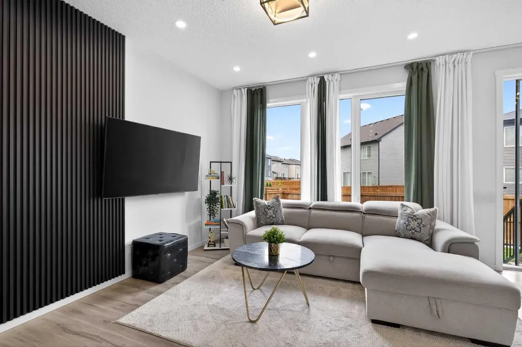 1076 Southwinds Green SW Airdrie AB T4B5S3