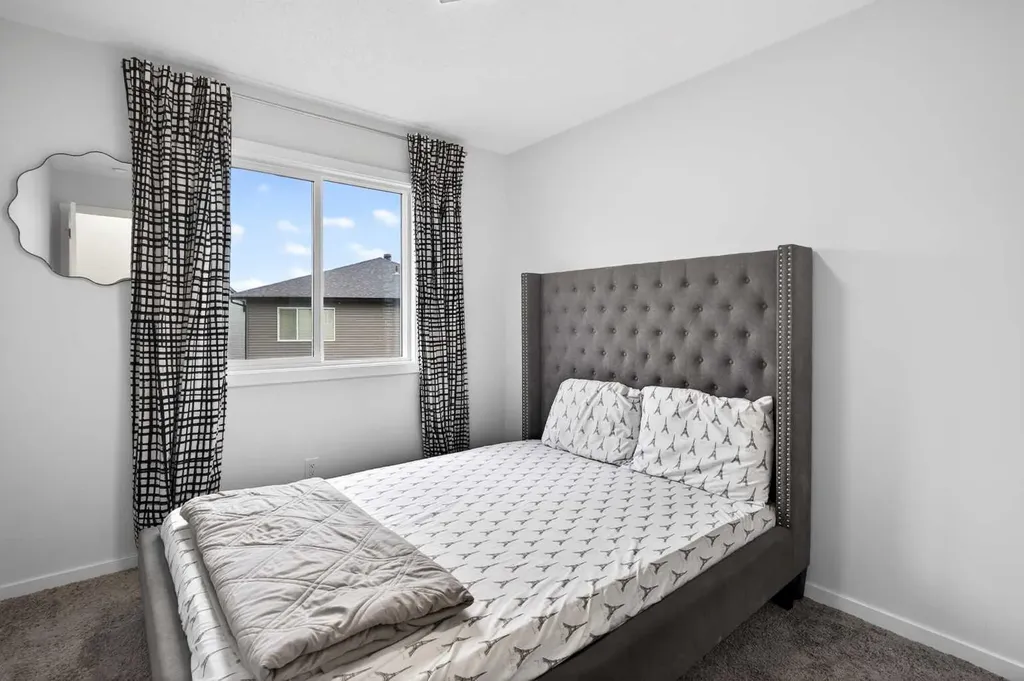 1076 Southwinds Green SW Airdrie AB T4B5S3