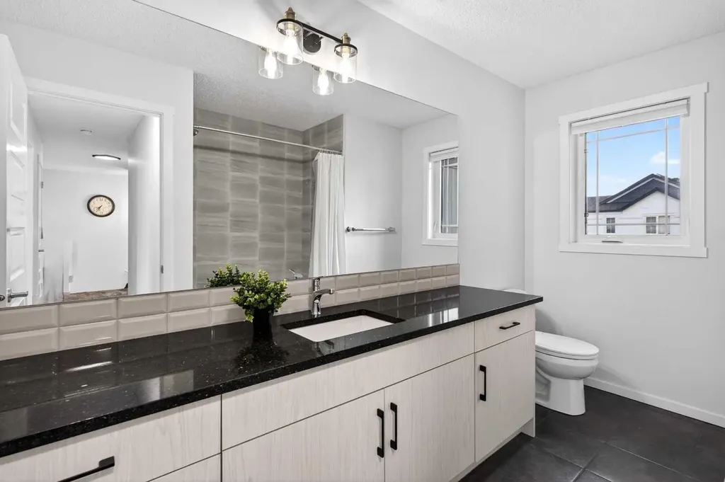 1076 Southwinds Green SW Airdrie AB T4B5S3