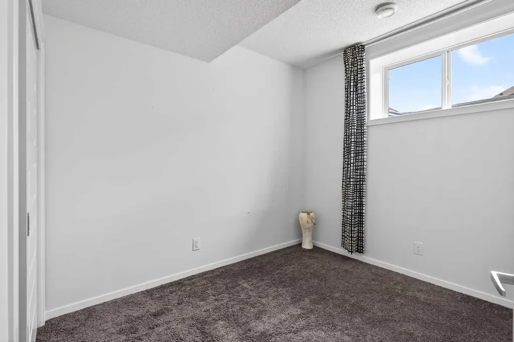 1076 Southwinds Green SW Airdrie AB T4B5S3