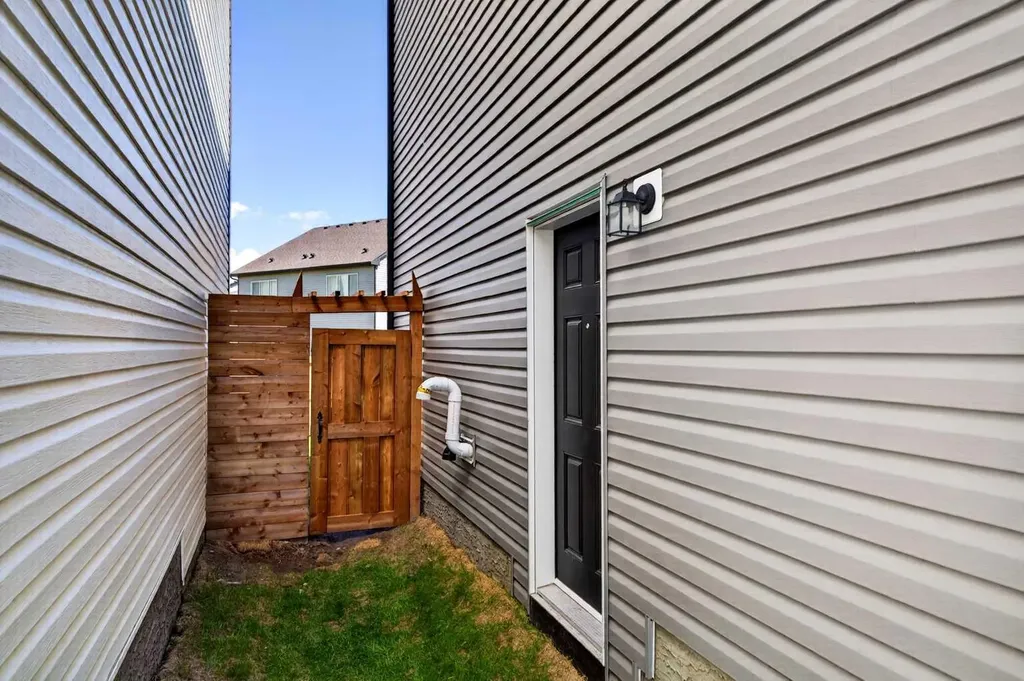 1076 Southwinds Green SW Airdrie AB T4B5S3