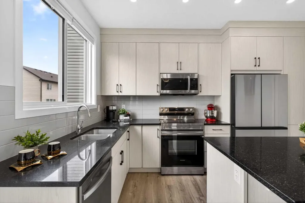 1076 Southwinds Green SW Airdrie AB T4B5S3