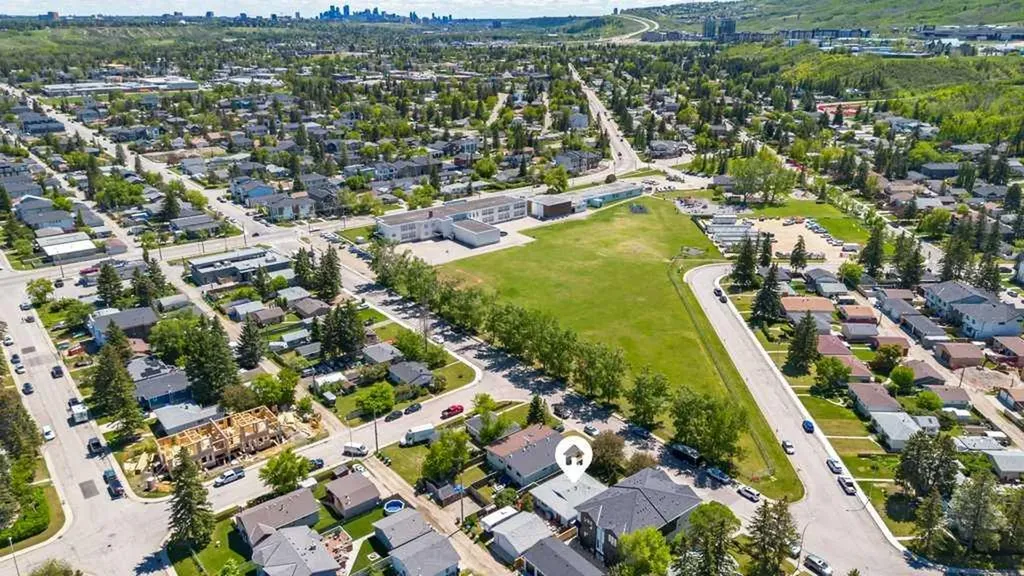 8812 46 Avenue NW Calgary AB T3B 1Y8