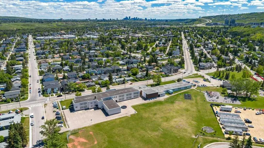 8812 46 Avenue NW Calgary AB T3B 1Y8