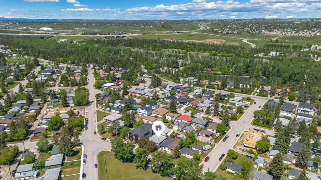 8812 46 Avenue NW Calgary AB T3B 1Y8