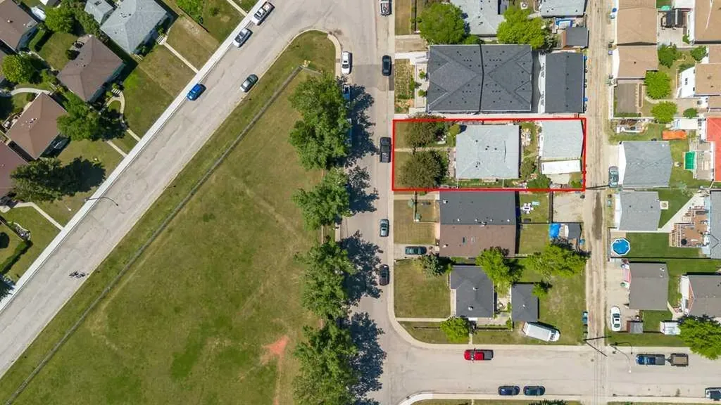8812 46 Avenue NW Calgary AB T3B 1Y8