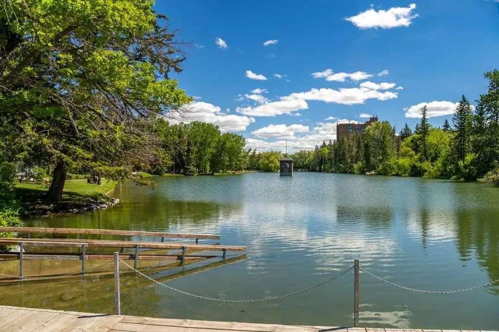 8812 46 Avenue NW Calgary AB T3B 1Y8