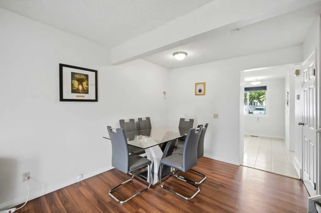 409 Georgian Villas NE Calgary AB T2A 7E3
