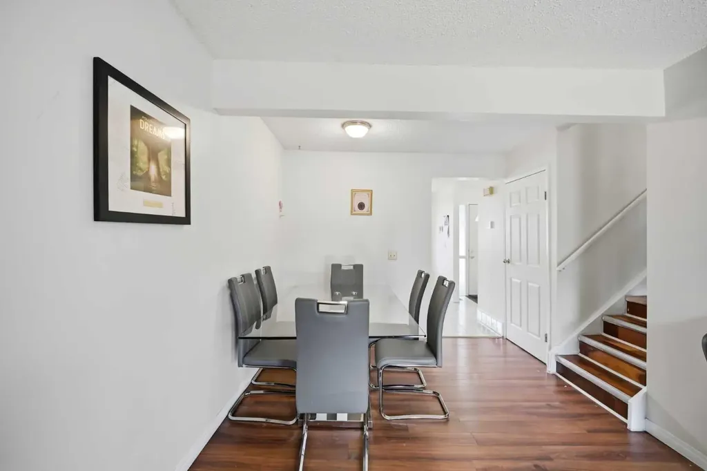 409 Georgian Villas NE Calgary AB T2A 7E3