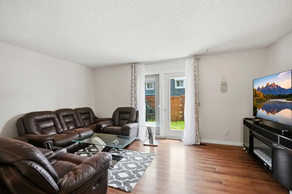 409 Georgian Villas NE Calgary AB T2A 7E3