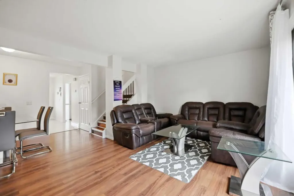 409 Georgian Villas NE Calgary AB T2A 7E3