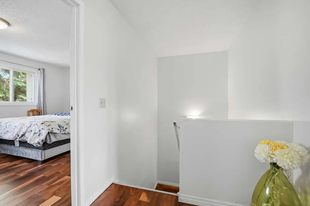 409 Georgian Villas NE Calgary AB T2A 7E3