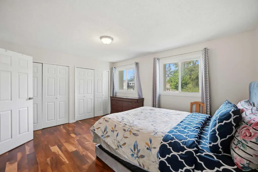 409 Georgian Villas NE Calgary AB T2A 7E3