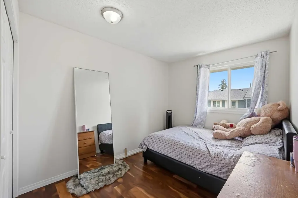 409 Georgian Villas NE Calgary AB T2A 7E3