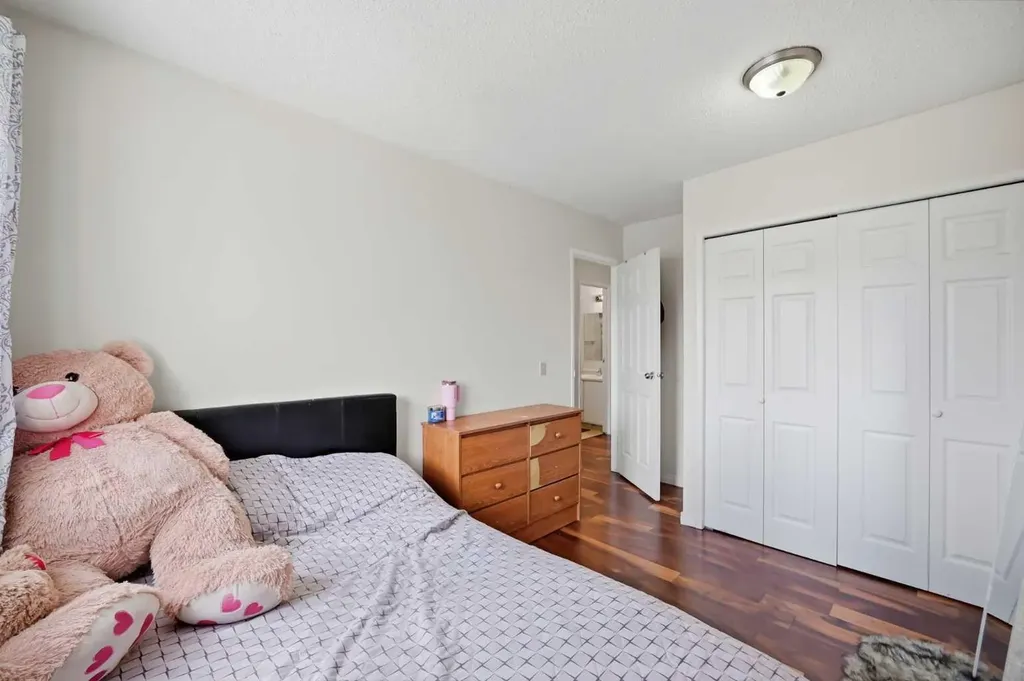409 Georgian Villas NE Calgary AB T2A 7E3