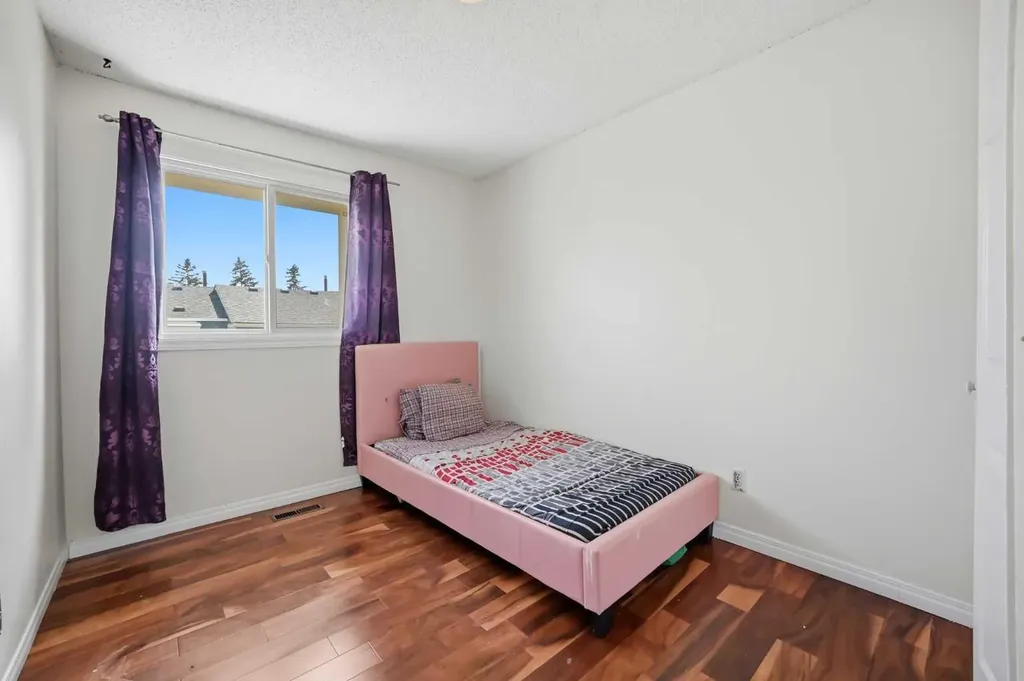409 Georgian Villas NE Calgary AB T2A 7E3