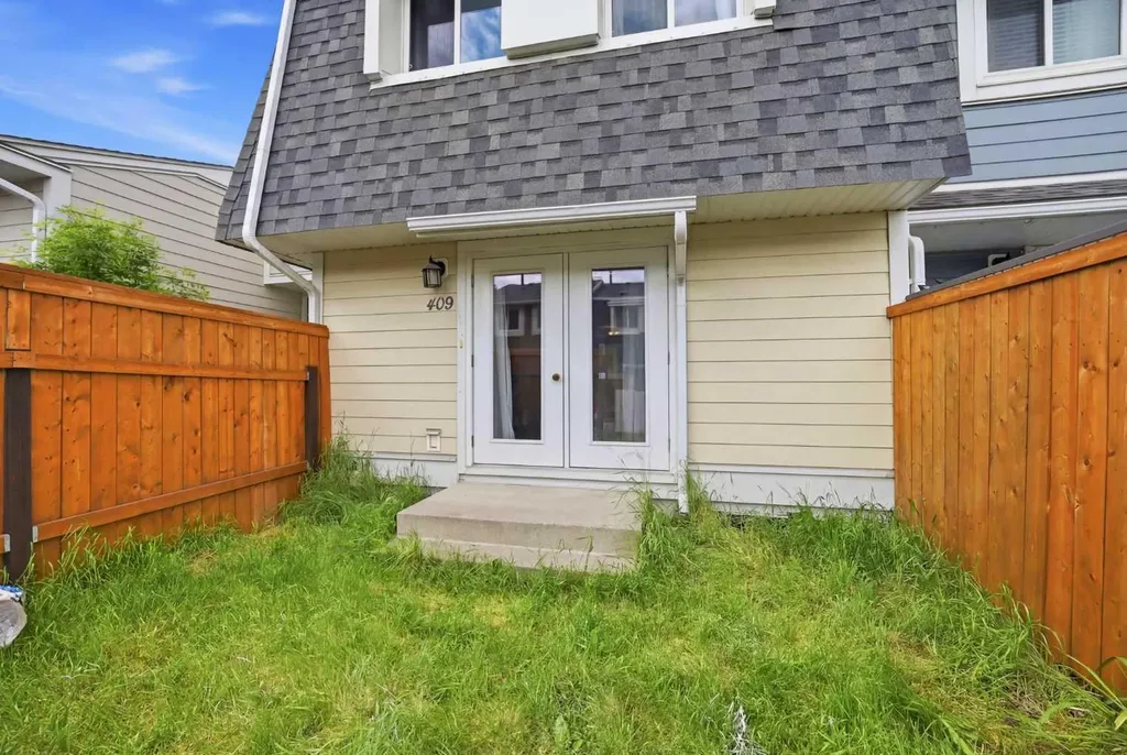 409 Georgian Villas NE Calgary AB T2A 7E3