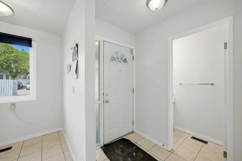 409 Georgian Villas NE Calgary AB T2A 7E3