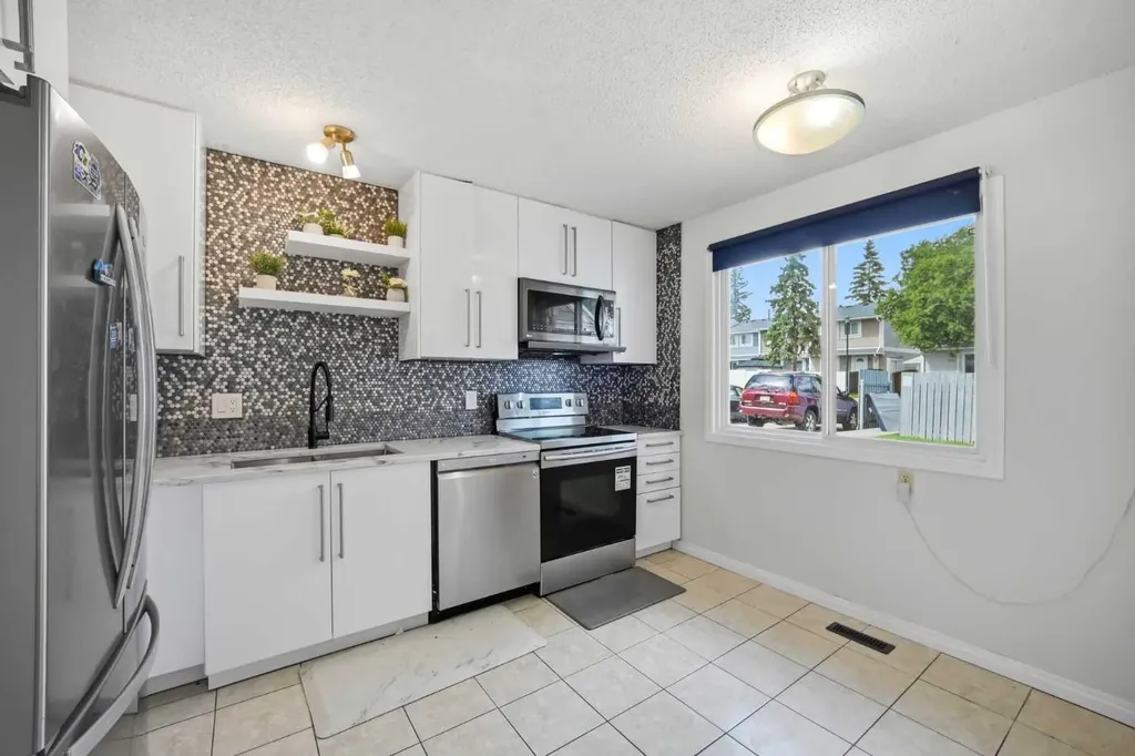 409 Georgian Villas NE Calgary AB T2A 7E3