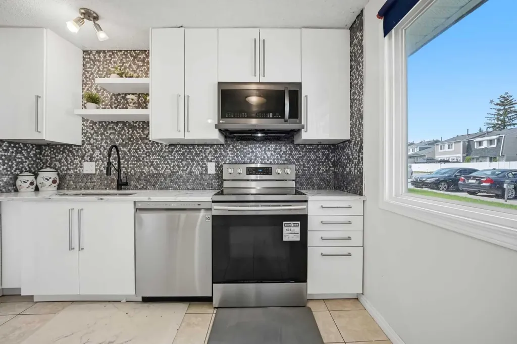 409 Georgian Villas NE Calgary AB T2A 7E3
