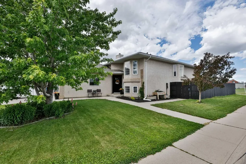 1102 24 Avenue Coaldale AB T1M 1N4