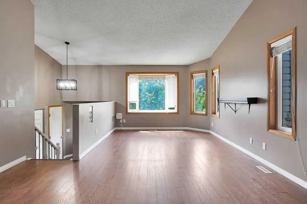 139 Harvest Glen Rise NE Calgary AB T3K4B9