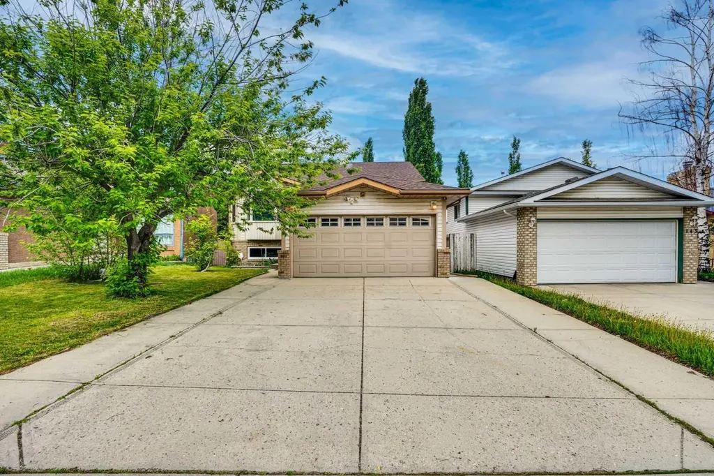 139 Harvest Glen Rise NE Calgary AB T3K4B9