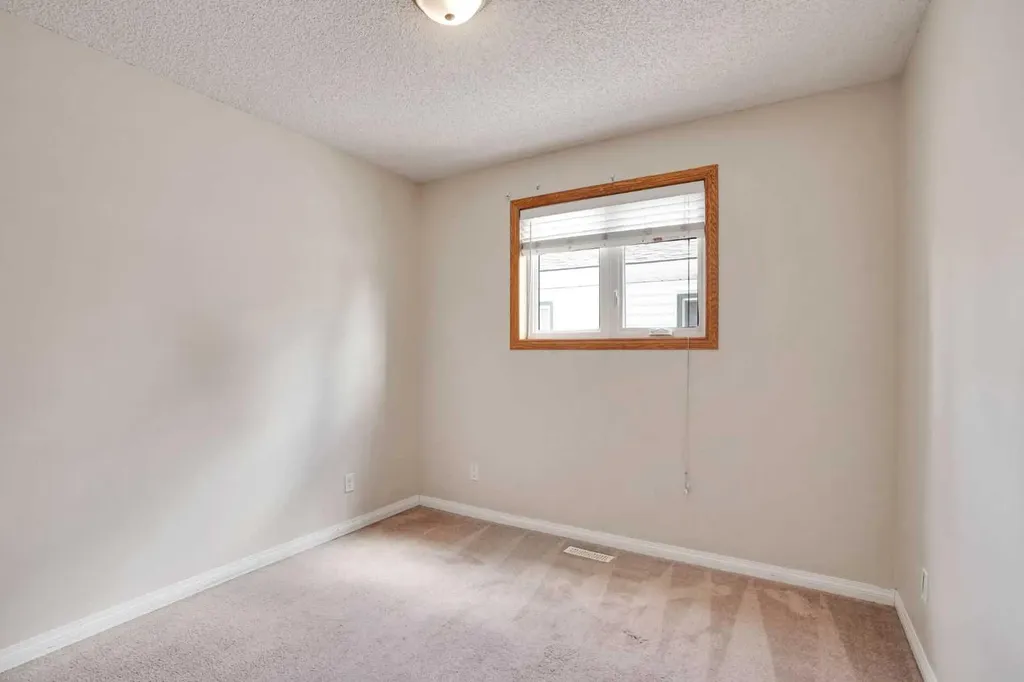 139 Harvest Glen Rise NE Calgary AB T3K4B9