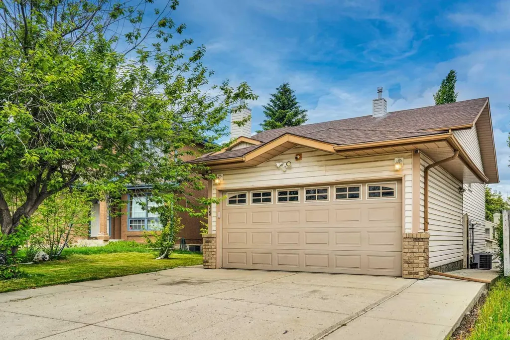 139 Harvest Glen Rise NE Calgary AB T3K4B9