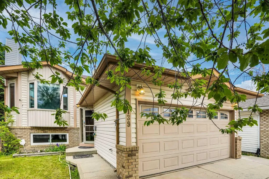 139 Harvest Glen Rise NE Calgary AB T3K4B9