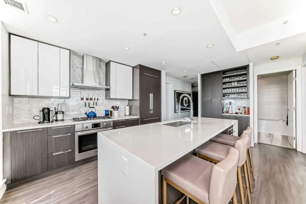 930 16 Avenue SW Calgary AB T2R 1C2
