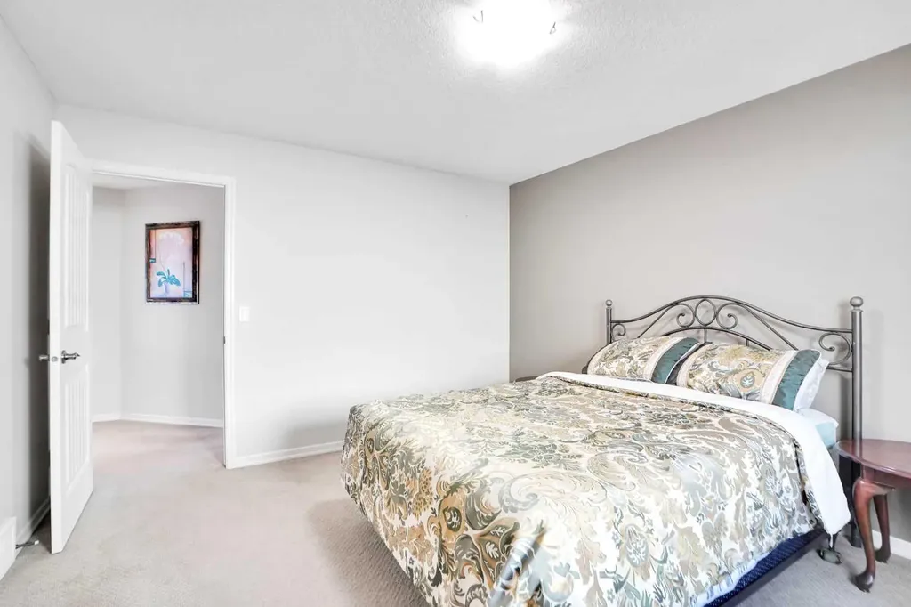 60 Cranarch Rise SE Calgary AB T3M1M3
