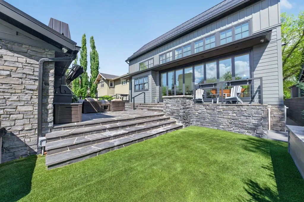 3021 3 Street SW Calgary AB T2S 1V2