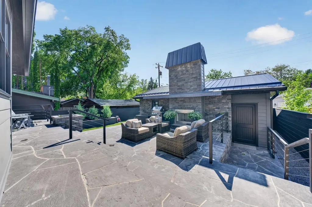 3021 3 Street SW Calgary AB T2S 1V2