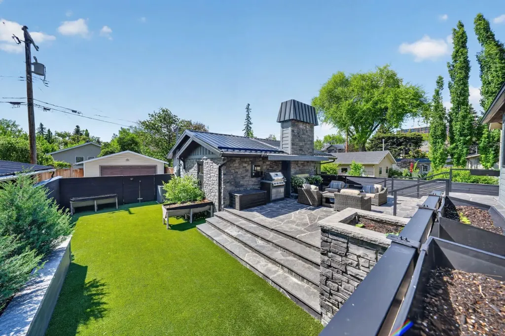 3021 3 Street SW Calgary AB T2S 1V2