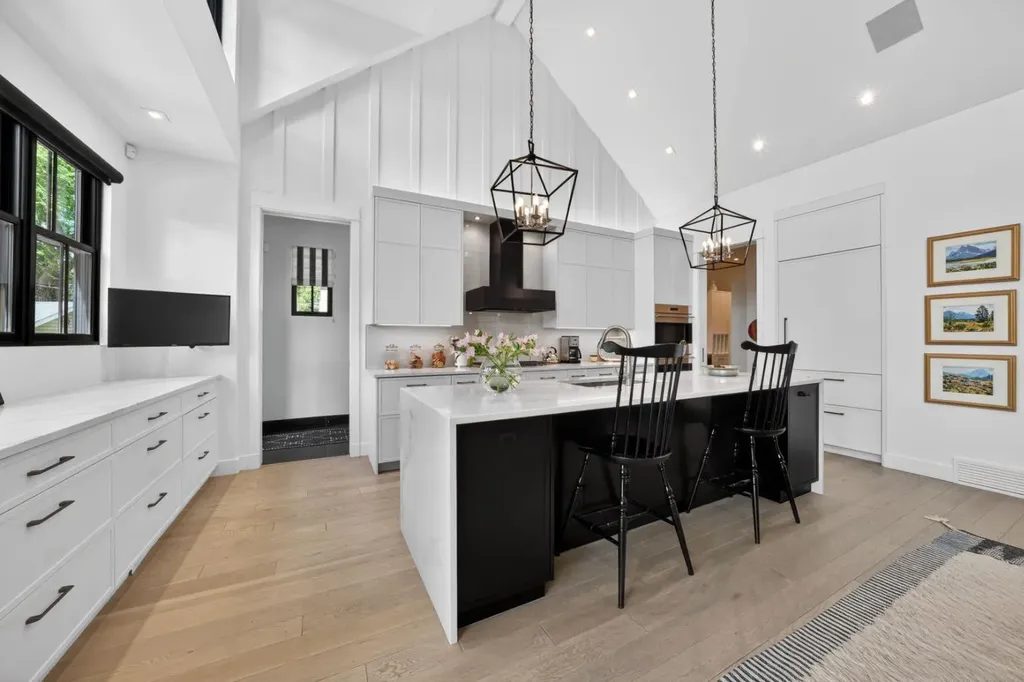 3021 3 Street SW Calgary AB T2S 1V2