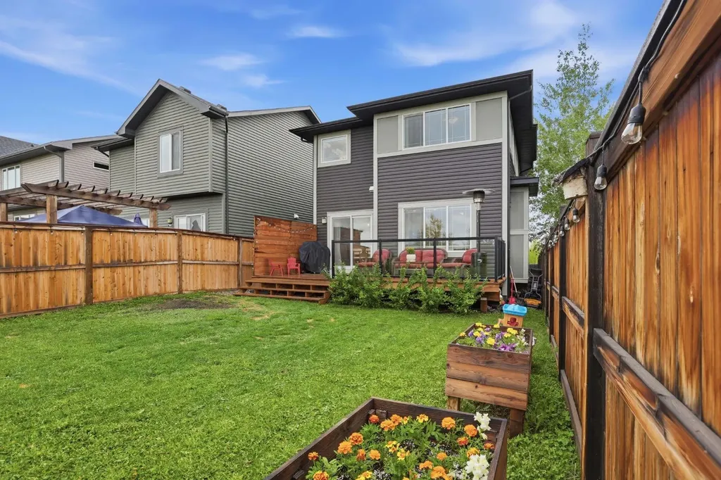 44 Morgan Street Cochrane AB T4C 2R6