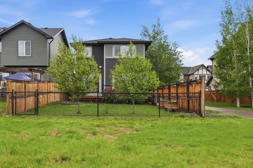 44 Morgan Street Cochrane AB T4C 2R6