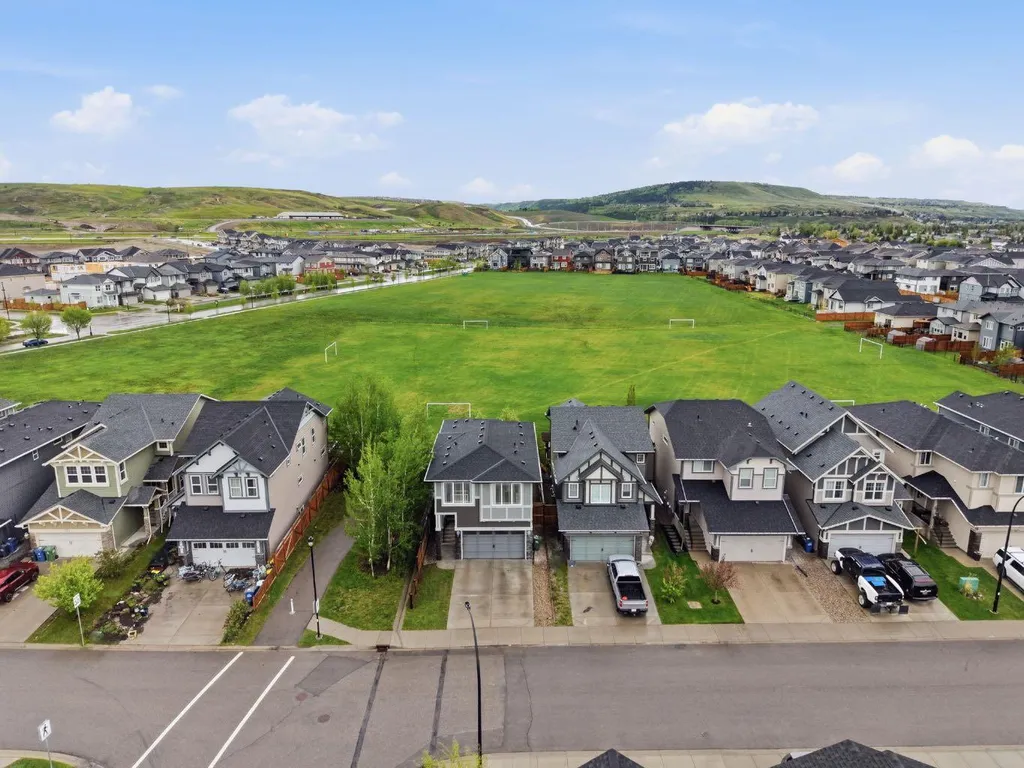 44 Morgan Street Cochrane AB T4C 2R6