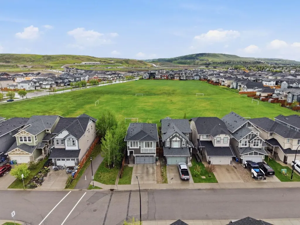 44 Morgan Street Cochrane AB T4C 2R6