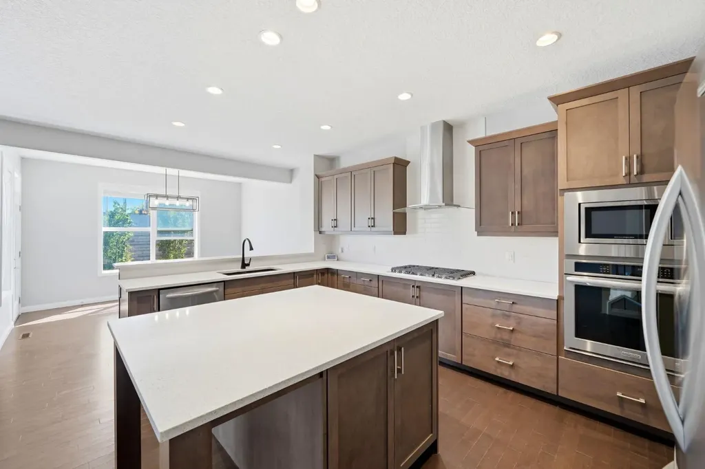 187 Evansfield Way NW Calgary AB T3P 0K3