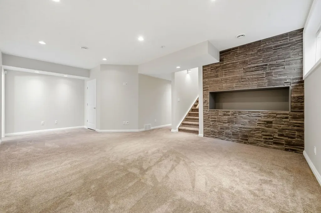 187 Evansfield Way NW Calgary AB T3P 0K3
