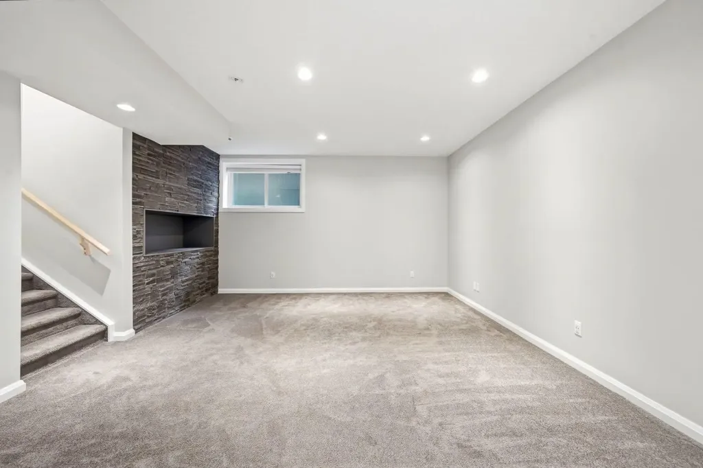 187 Evansfield Way NW Calgary AB T3P 0K3
