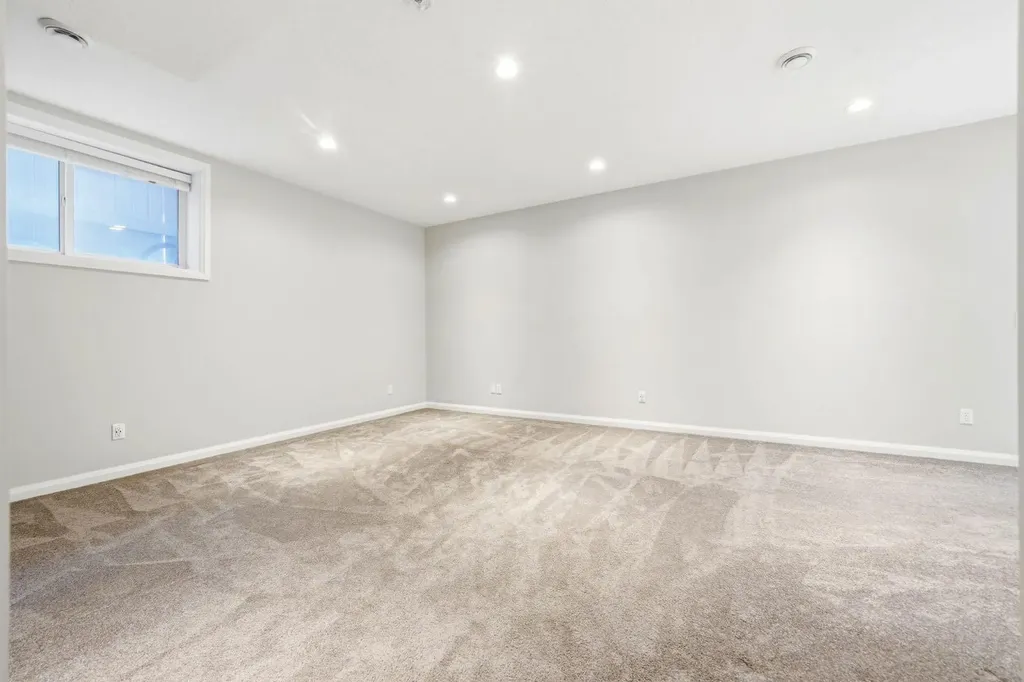 187 Evansfield Way NW Calgary AB T3P 0K3