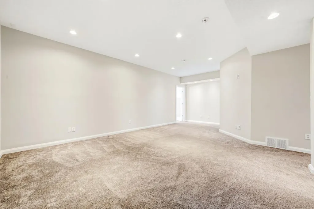 187 Evansfield Way NW Calgary AB T3P 0K3